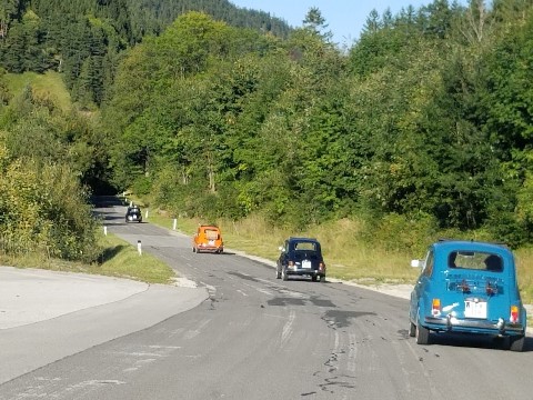 Oldtimervermietung mit geführten Touren südlich von Wien