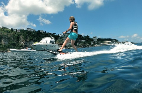 Surfboard mit Motor - Spaß für die ganze Familie!