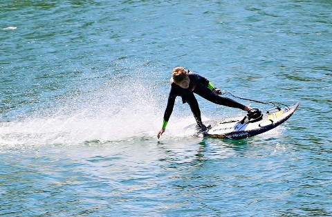 das elektrische Surfbrett - perfektes Fun Toy für Seen, Flüsse und Meer!