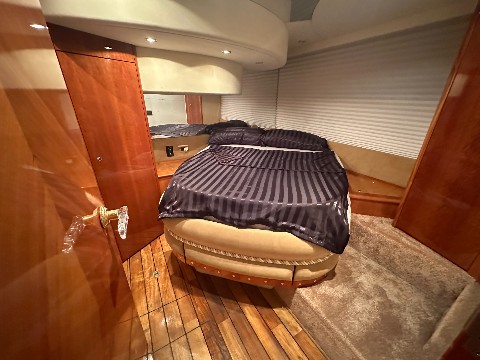 Azimut 58 Fly Charter mit 3 bequemen Kabinen