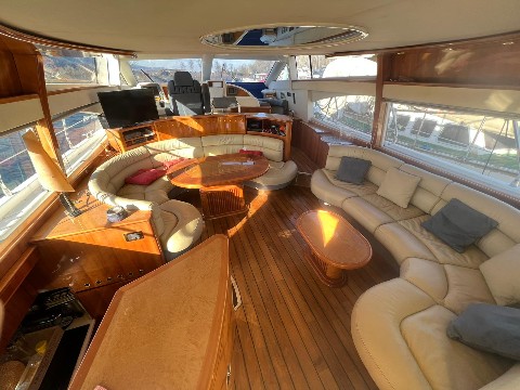 Tages Yacht Charter Azimut 58