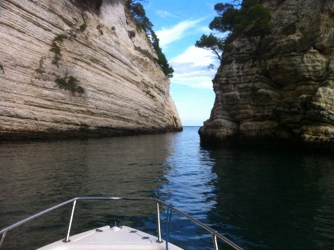 Enge Passagen auch außerhalb der Grotten im Gargano Enge Passagen auch außerhalb der Grotten im Gargano