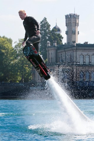 Hoch hinaus mit dem Hoverboard am Bodensee